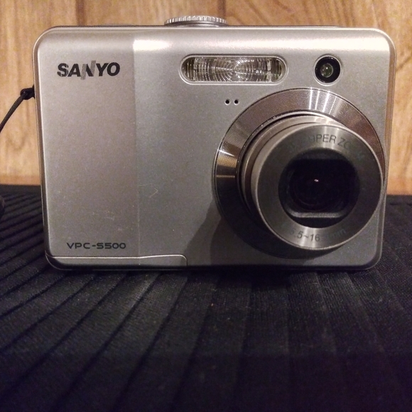 Sanyo VPC 5500 digital camera - Picture 13 of 15